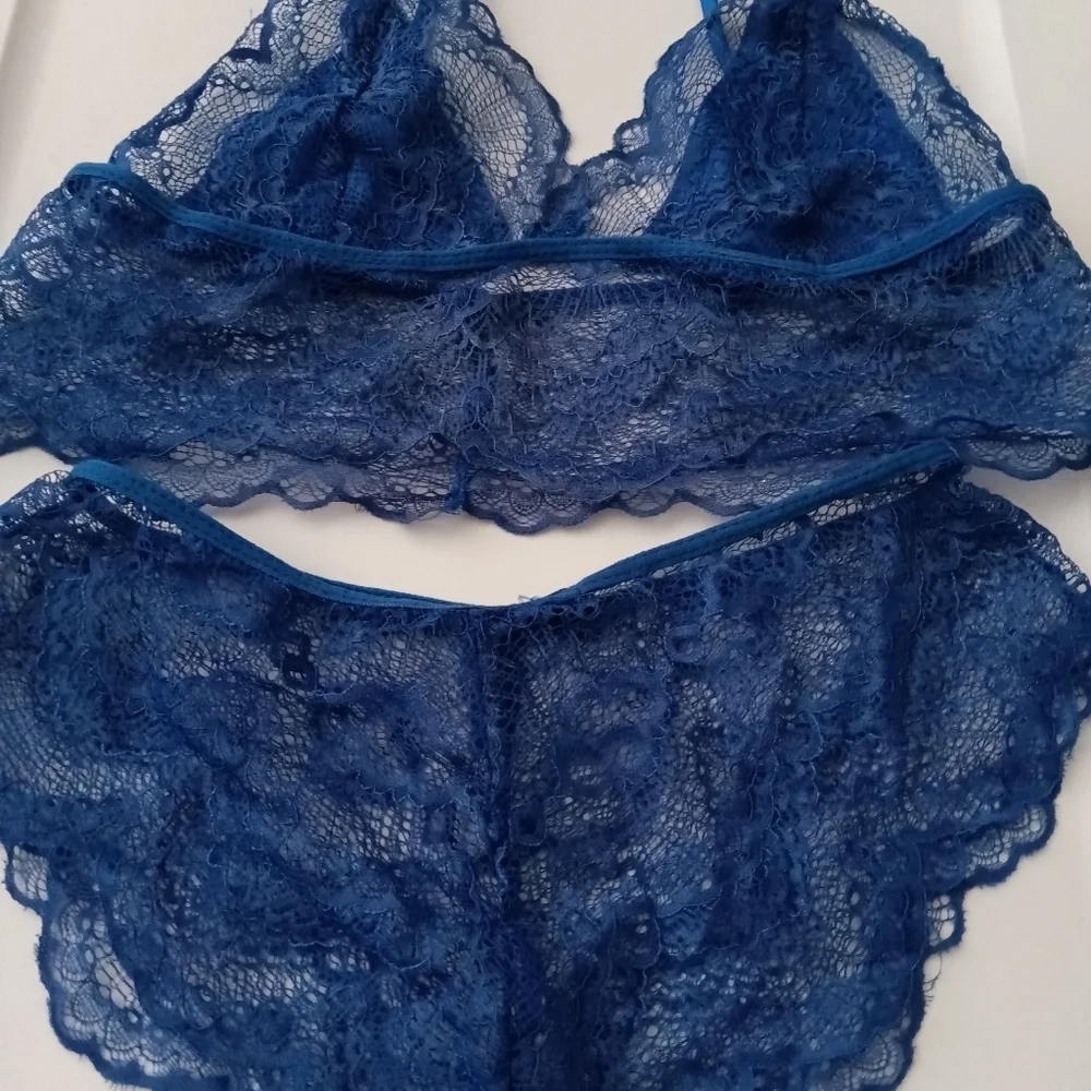 NEW Lace Hem bra/panty set